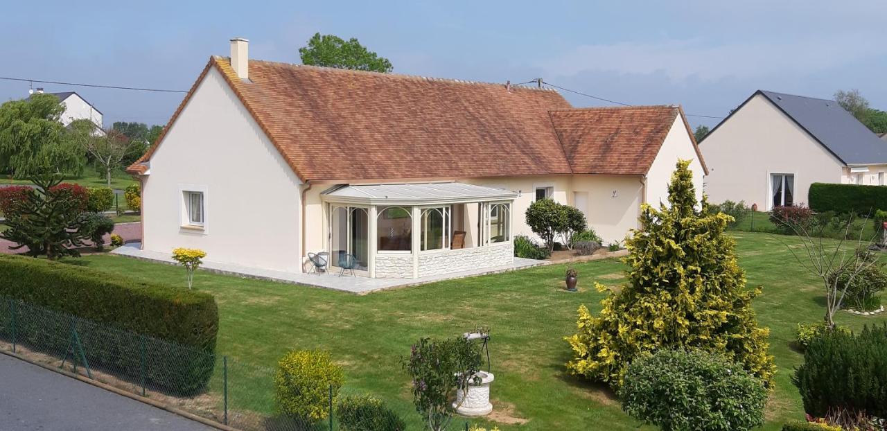 Gite "Au P'Tit Tourois" De Plain-Pied Tout Confort Avec Veranda Proche D'Omaha Beach Et De Bayeux Accueillant Les Animaux Exterior foto