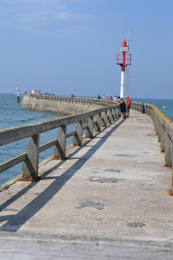 Gite "Au P'Tit Tourois" De Plain-Pied Tout Confort Avec Veranda Proche D'Omaha Beach Et De Bayeux Accueillant Les Animaux Exterior foto
