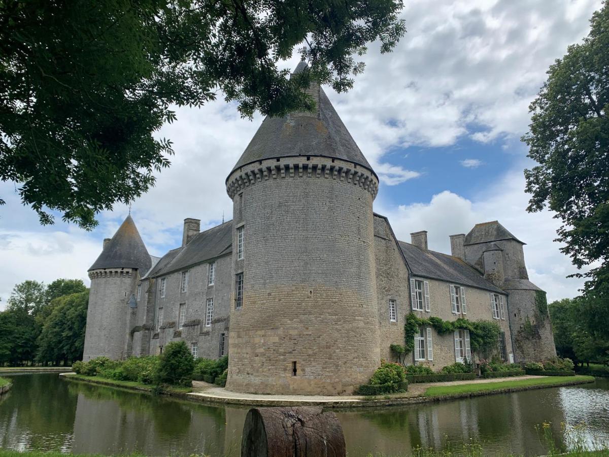 Gite "Au P'Tit Tourois" De Plain-Pied Tout Confort Avec Veranda Proche D'Omaha Beach Et De Bayeux Accueillant Les Animaux Exterior foto